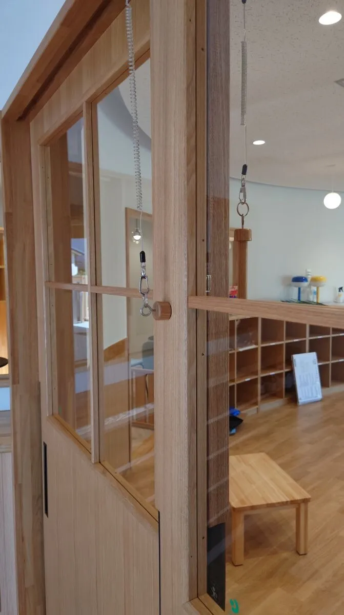 陽だまりの家保育園枠建具