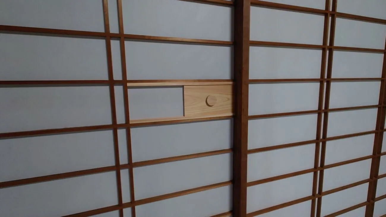 鍵開け窓障子張り替え